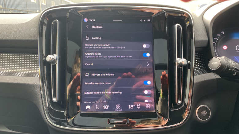 Volvo XC40 2.0 B4P Ultimate Dark 5dr Auto Petrol Estate